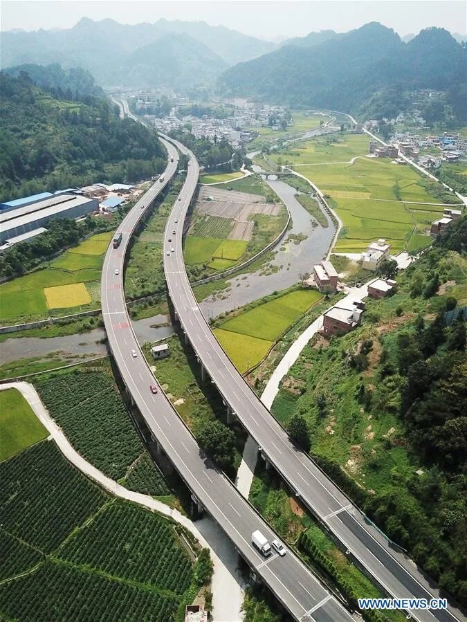 Китайские дороги фото Scenery along Lanzhou-Haikou Expressway in China's Guizhou - Xinhua English.news