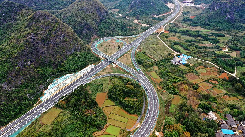 Китайские дороги фото China's expressway network links 95% of population - CGTN