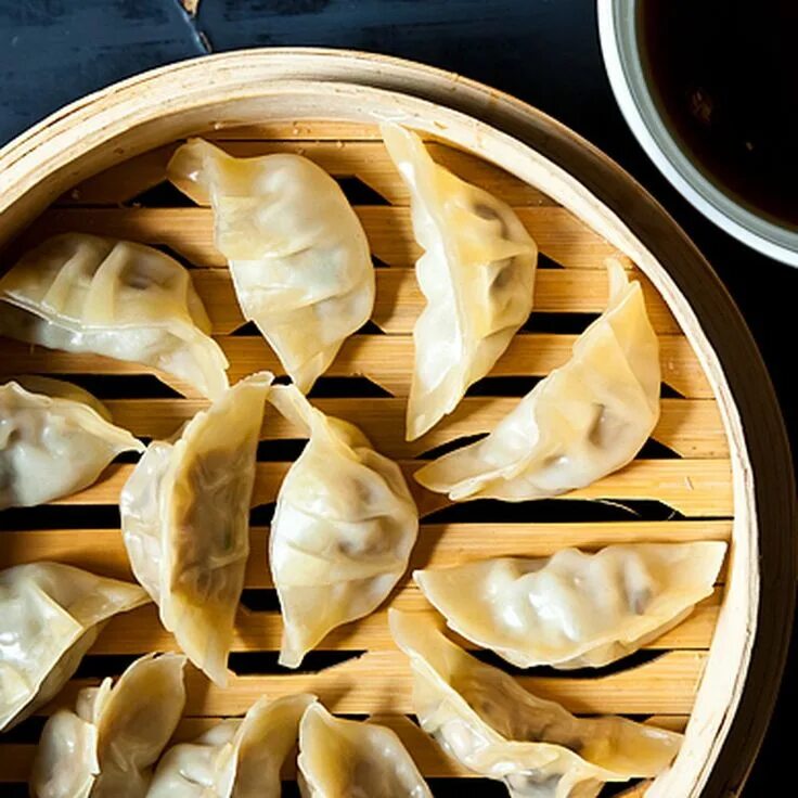 Китайские пельмени рецепт с фото Mushi-Gyoza (Steamed Gyoza) Recipe on Food52 Recipe Dumpling recipe, Gyoza, Dump