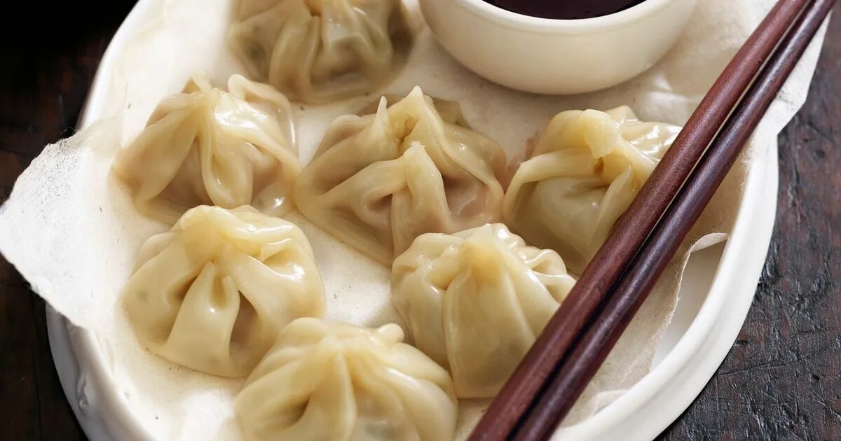 Китайские пельмени рецепт с фото Pork and plum dumplings Recipe Plum dumplings, Dumpling recipe, Frozen dumplings