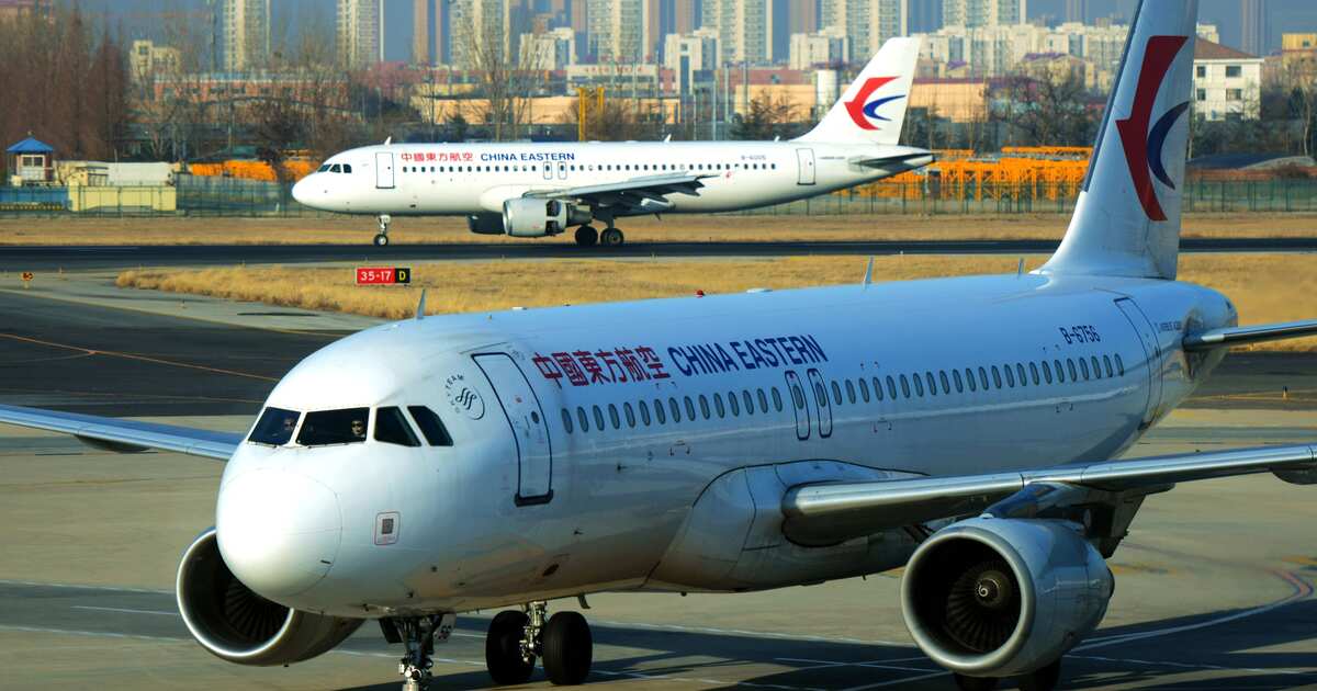 Китайские самолеты фото China Eastern остановила полеты всех Boeing 737-800 после крушения - 21.03.2022 