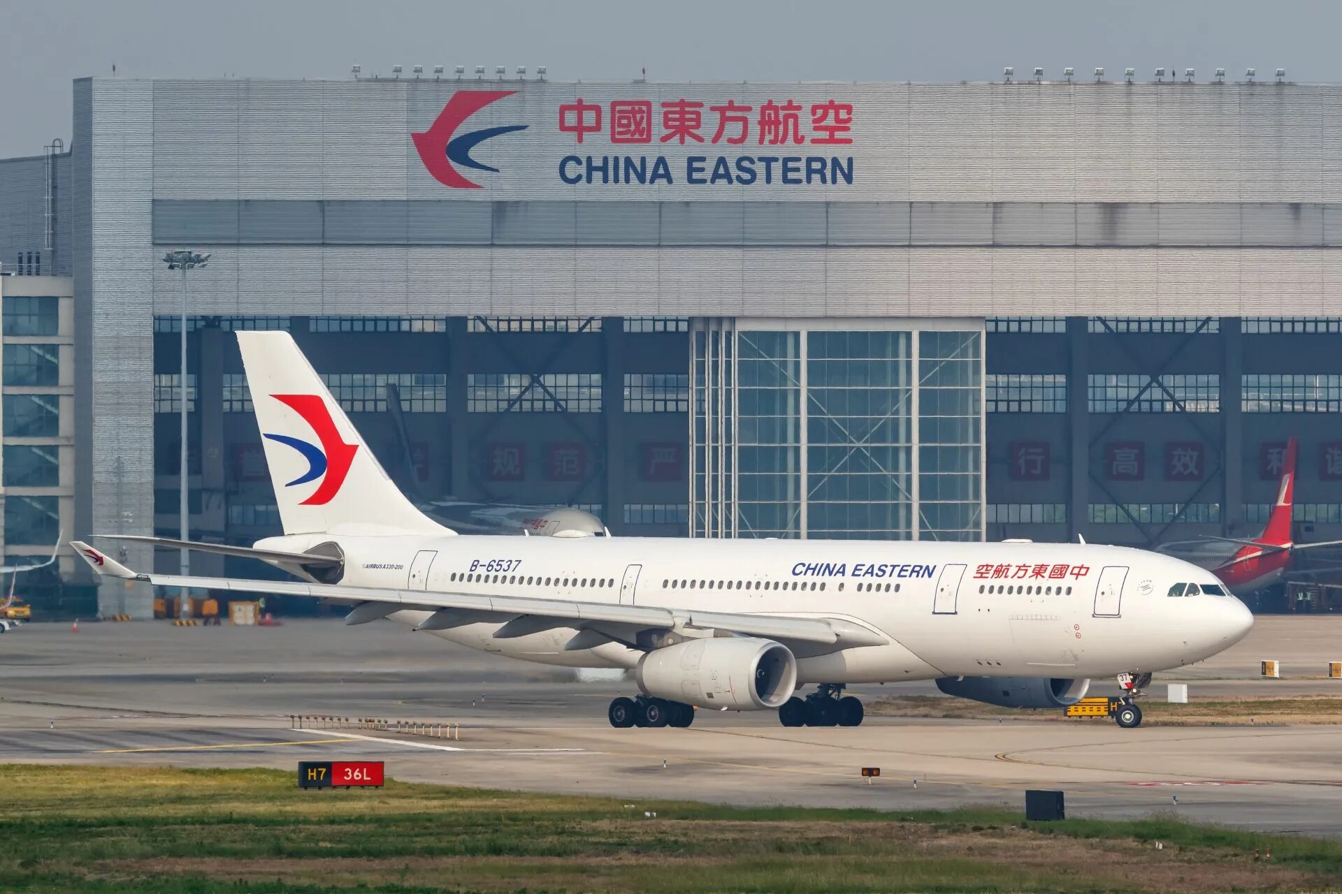 Китайские самолеты фото Airbus delivers first A350 from Tianjin centre to China Eastern The Asset