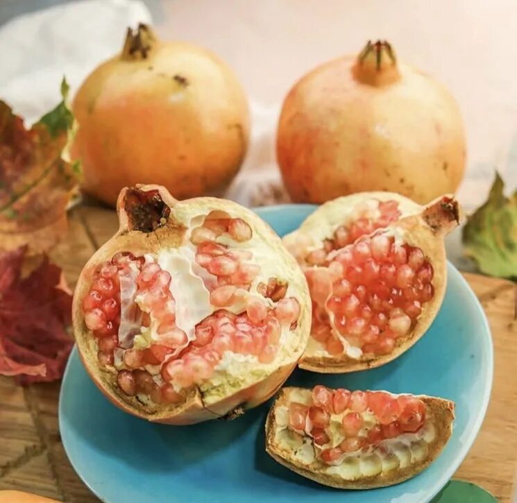 Китайский гранат фрукт фото Lasse Maja комментирует: В таких гранатах косточки на вкус чисто символические. 