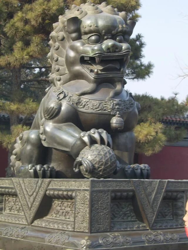 Китайский лев фото Файл:Copper lion of Hall of Benevolence and Longevity(male).JPG - Википедия