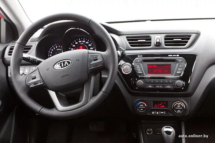 Кия рио панель фото Kia Rio Sedan vs Hyundai Accent
