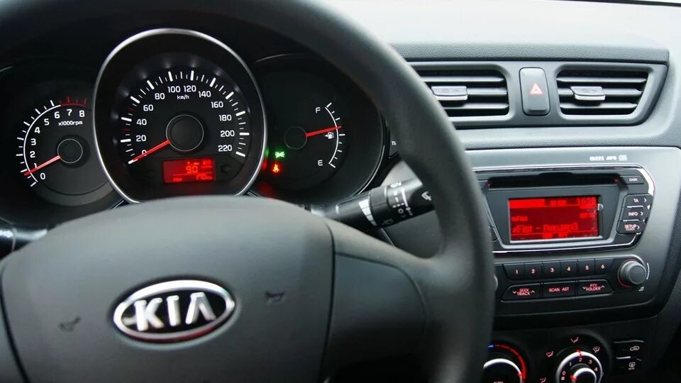 Кия рио панель фото KIA Rio (3G) 1.6 бензиновый 2011 1.6 Luxe 5MT серебро на DRIVE2