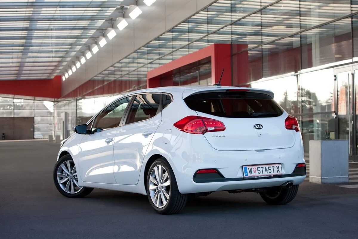 Кия сити фото Kia Drops Mega Photo Gallery of 2012 Cee'd Hatchback Carscoops