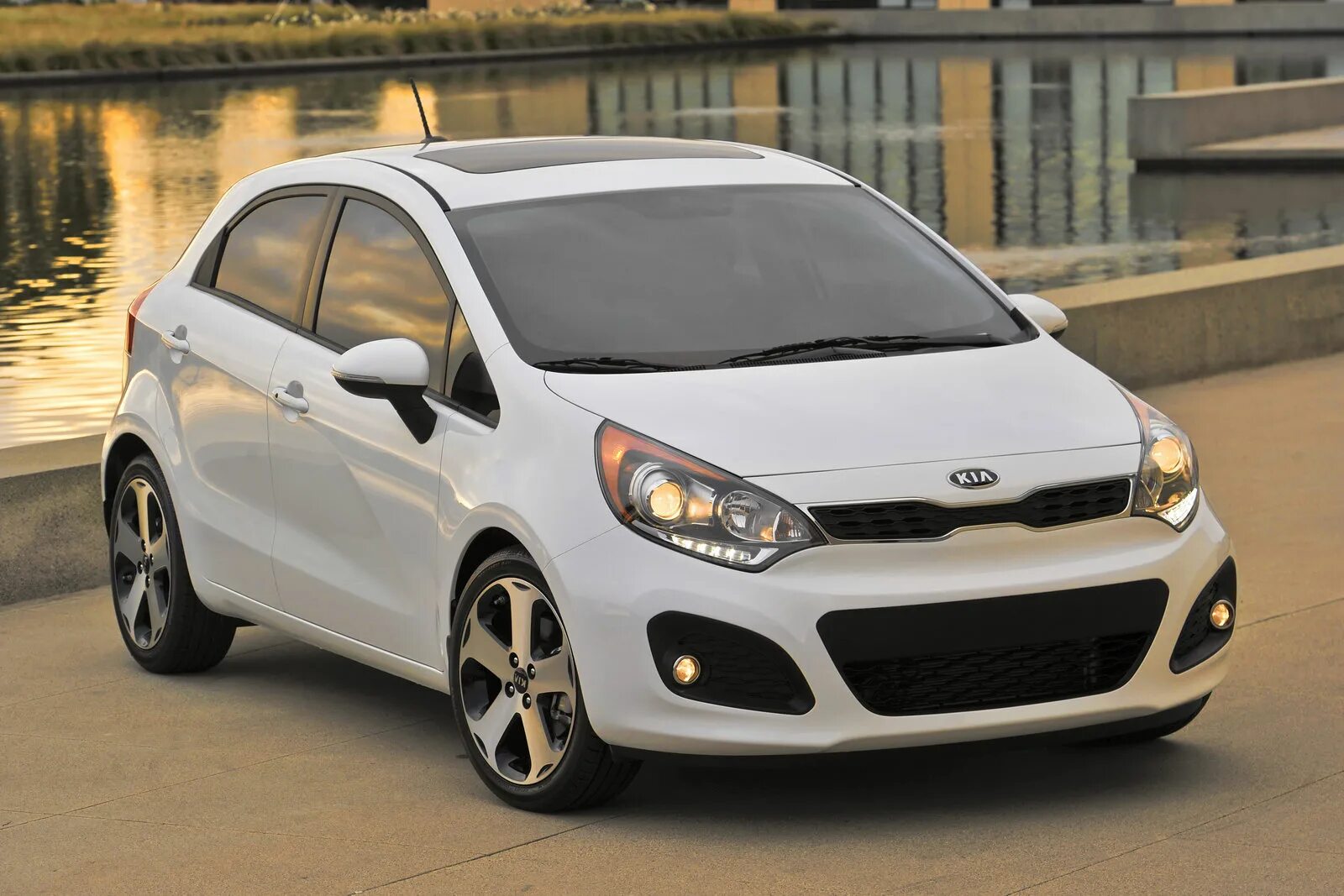 Кия сити фото 2012 Kia Rio hatchback priced from $14,350 - AUTOMOTORBLOG