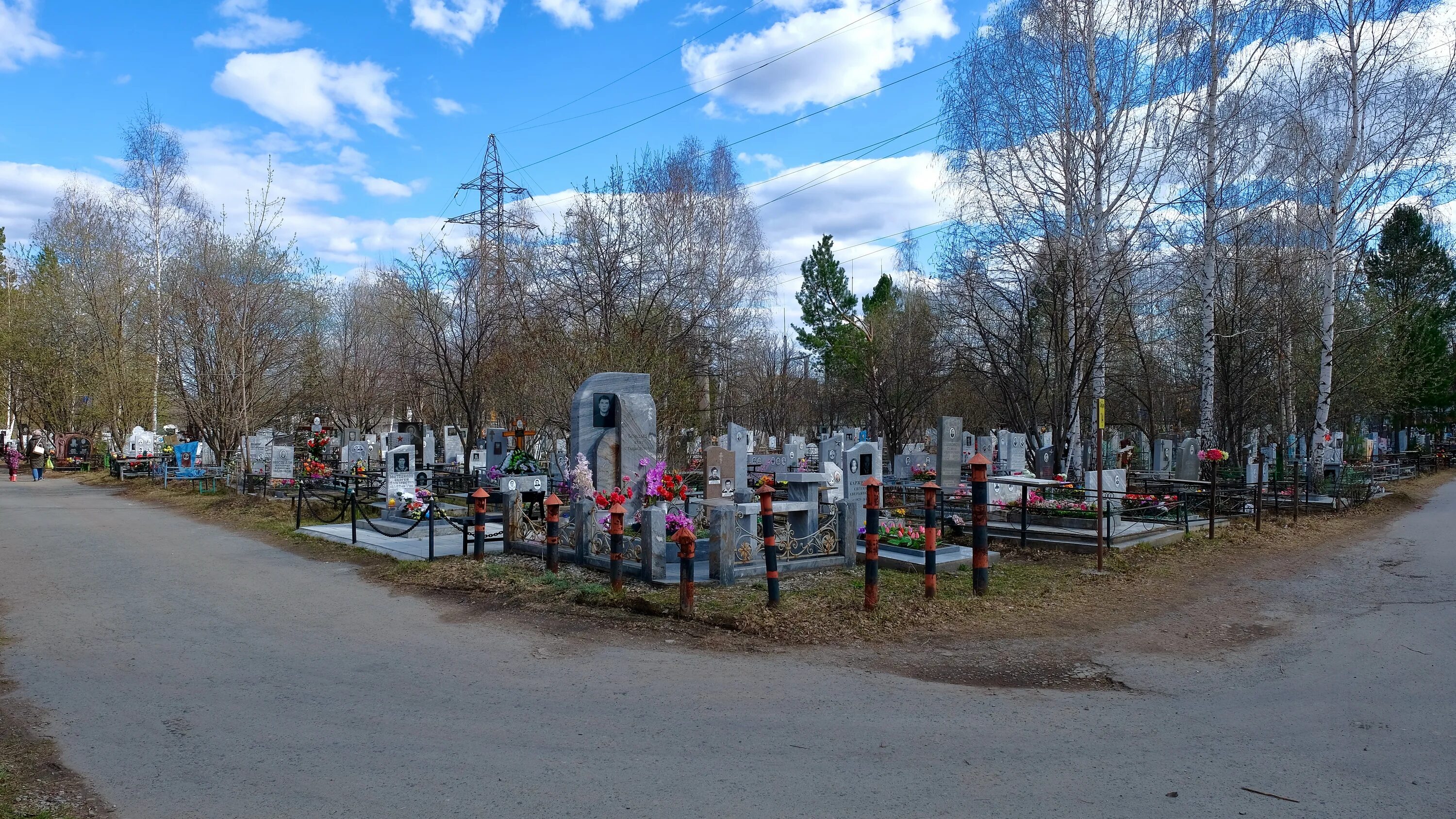 Кладбища екатеринбурга фото File:Northern Cemetery (Yekaterinburg) 04.jpg - Wikimedia Commons