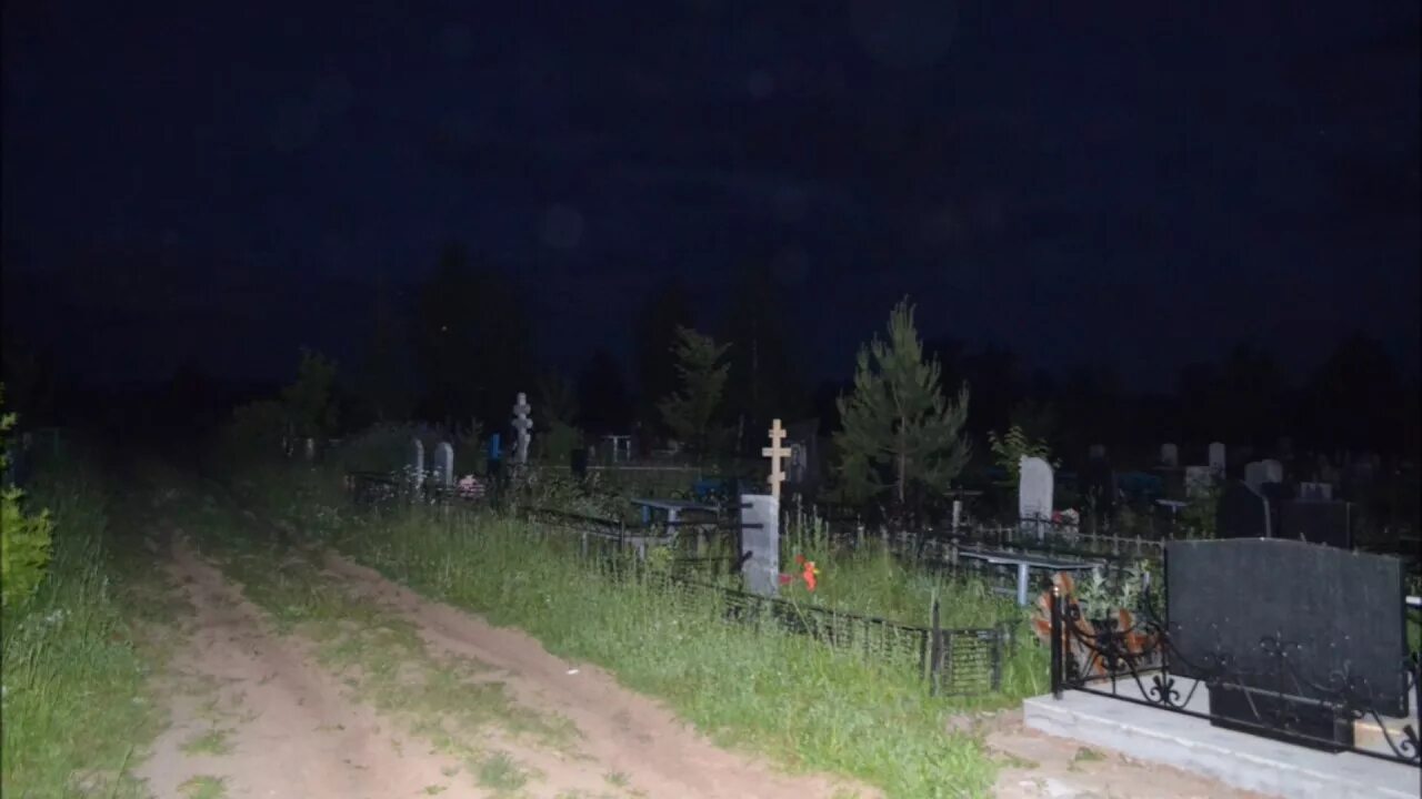 Кладбище ночью фото реальные Жизнь на кладбище - YouTube