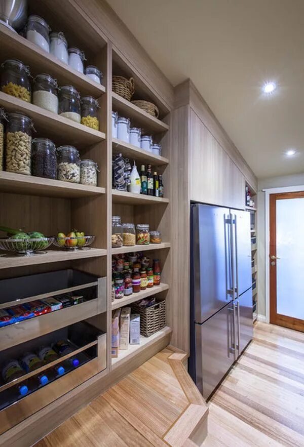 Кладовая в частном доме варианты Kitchen storage jars, a great way of organizing ingredients and saving space Pan