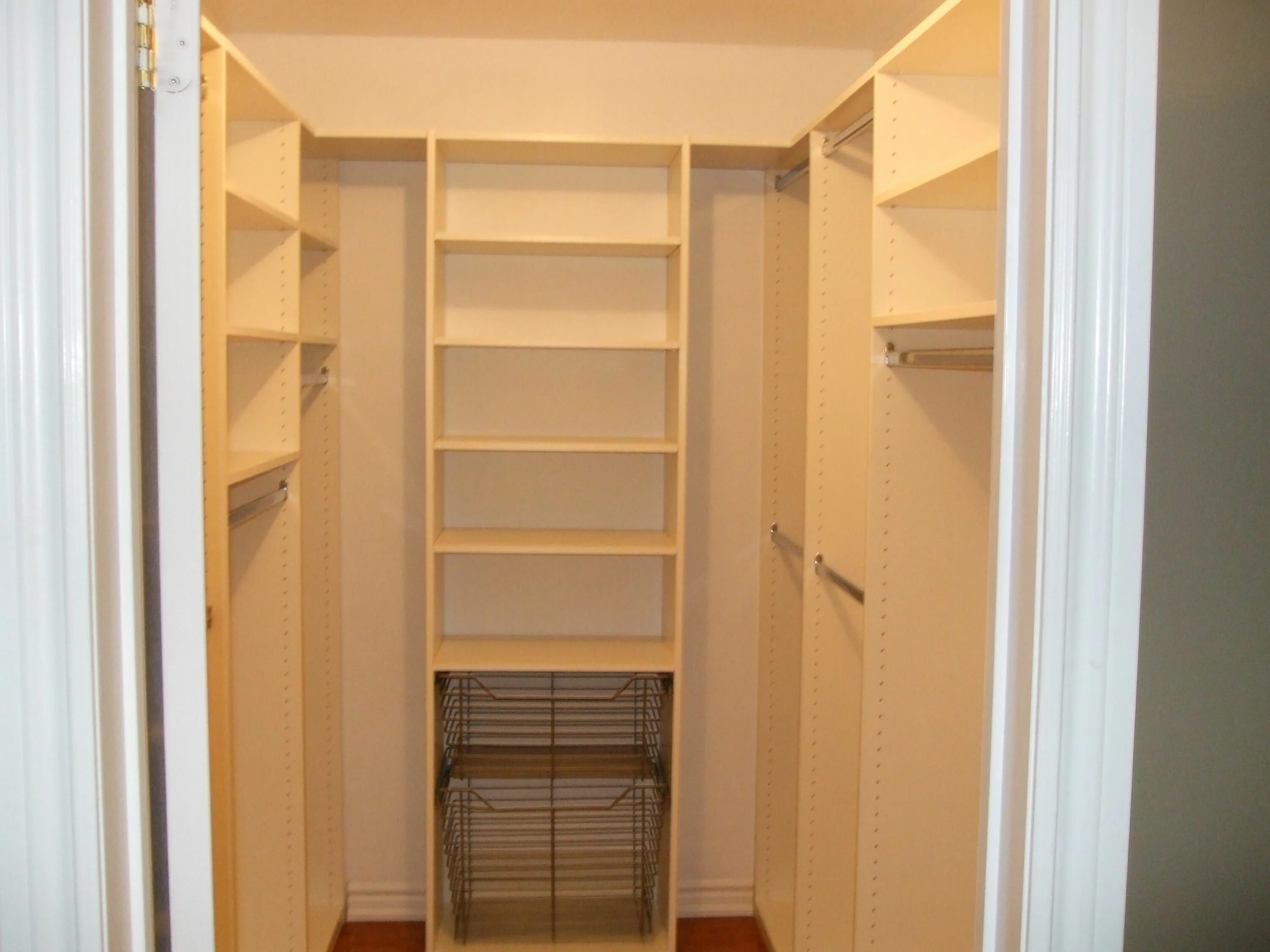 Кладовка своими руками фото Google Image Result for http://closetinteriors.ca/wp-content/gallery/walk-in-clo