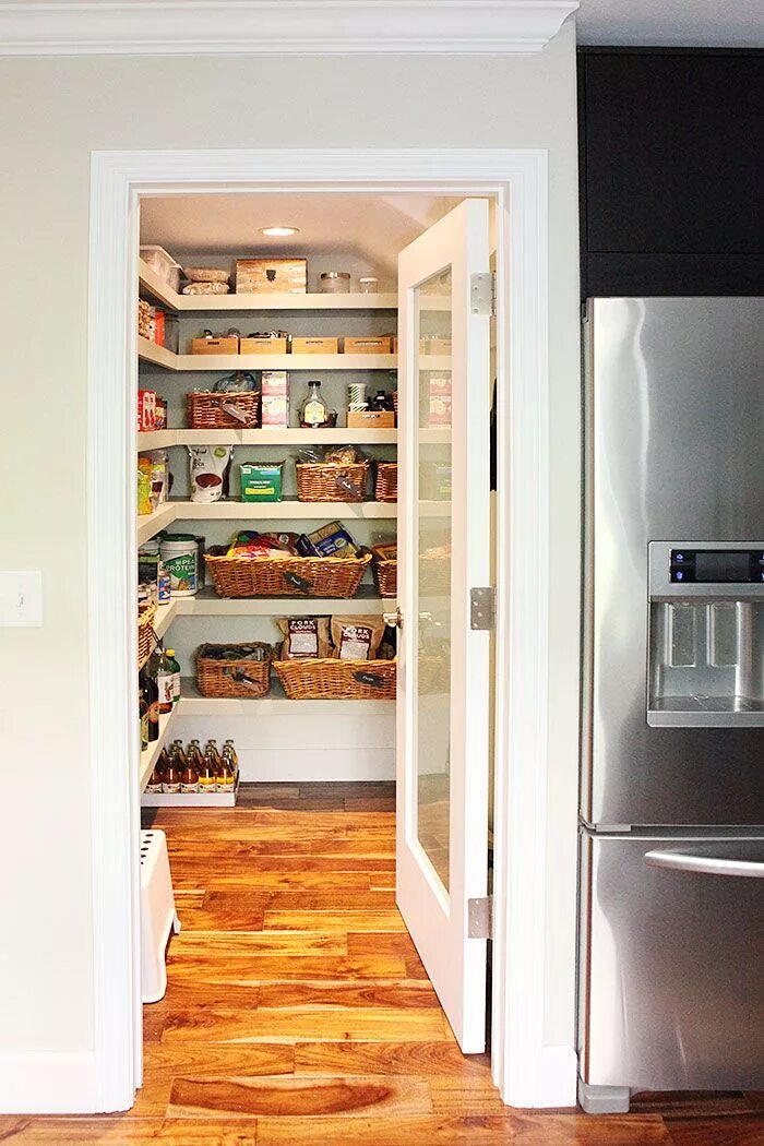 Кладовка в кухне в квартире планировка The kitchen pantry - 5 things your next pantry needs Kitchen pantry design, Walk