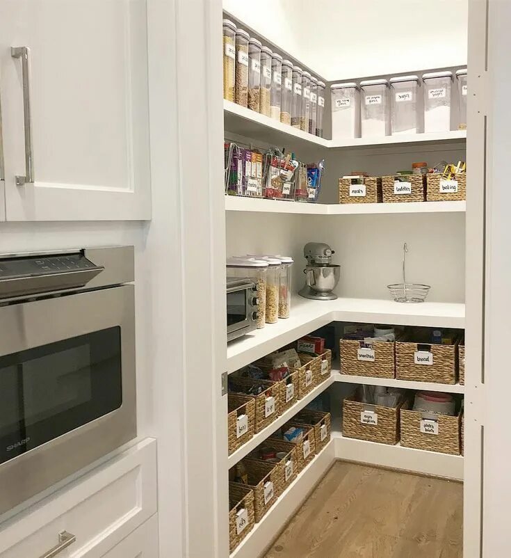 Кладовка в кухне в квартире планировка 16 Minimalist Home Organization & Decluttering Tips Pantry layout, Kitchen pantr