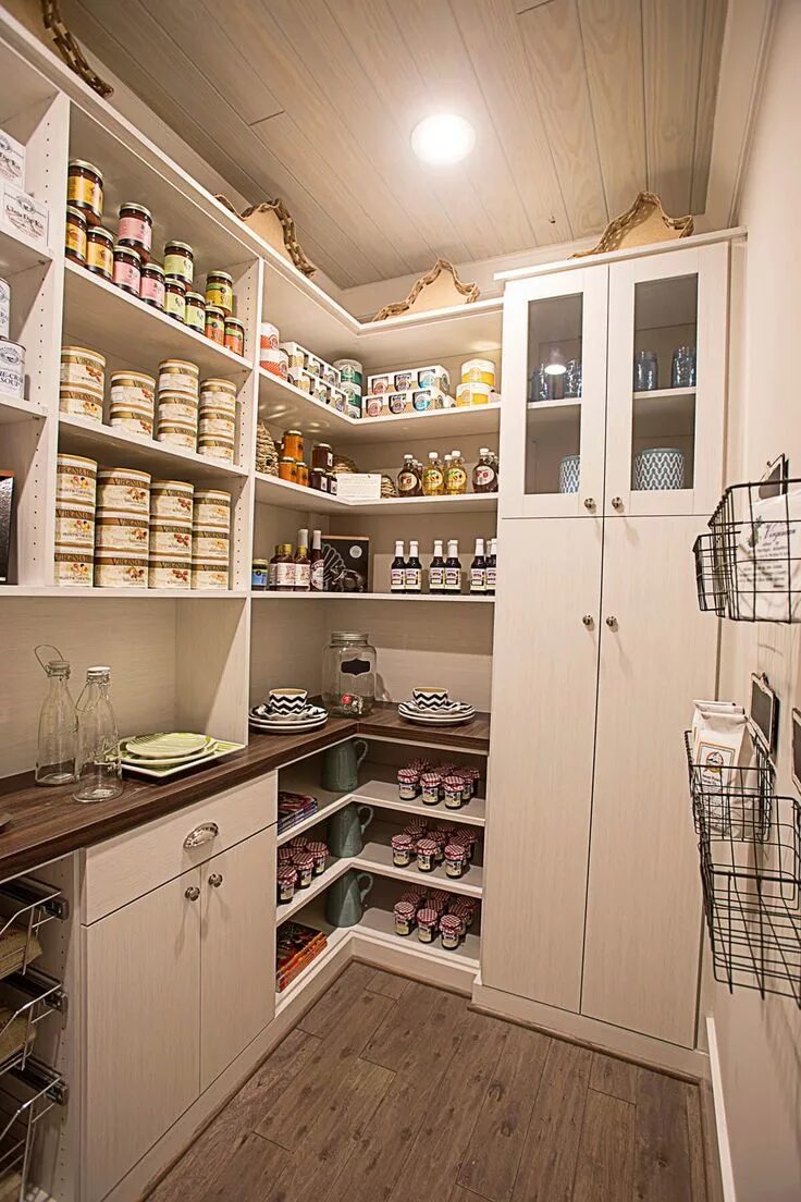 Кладовки в частном доме фото #custom #cabinetry #pantry #food #storage #kitchen #interiordesign #homedecor #o