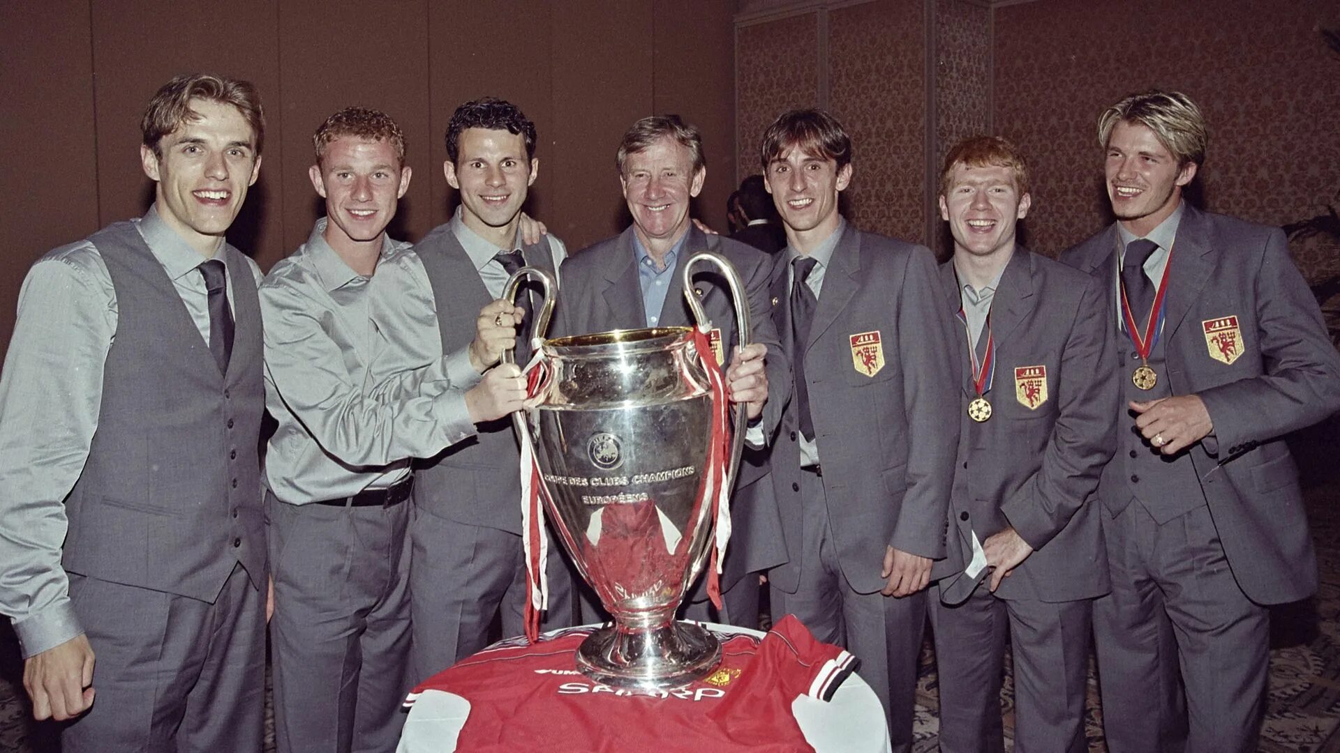 Класс 92 фото Sir Alex Ferguson leads tributes to former Manchester United youth coach Eric Ha