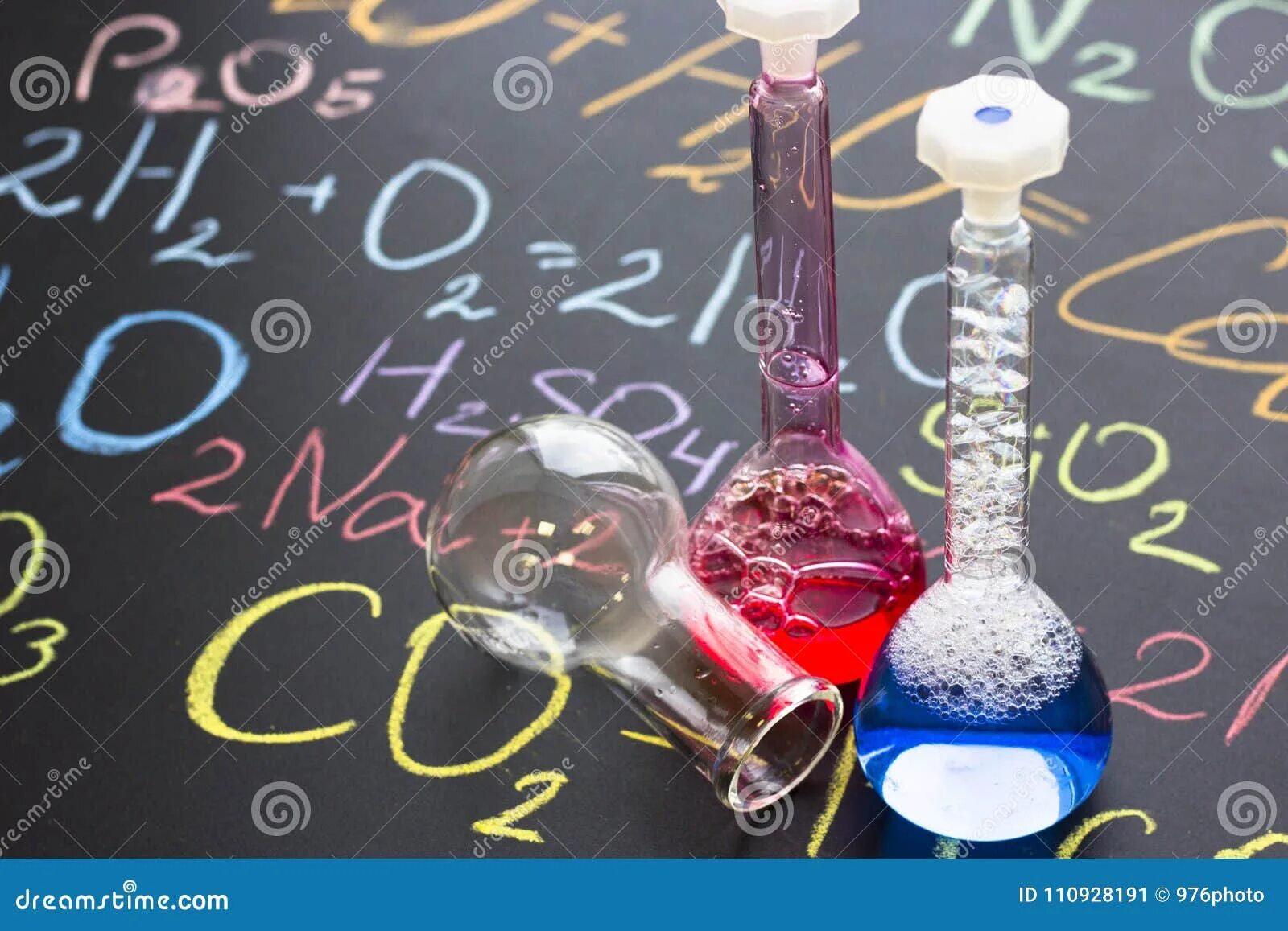 Класс химии фото Chemistry Class Makes Chemistry Experiment Stock Image - Image of discovery, dev