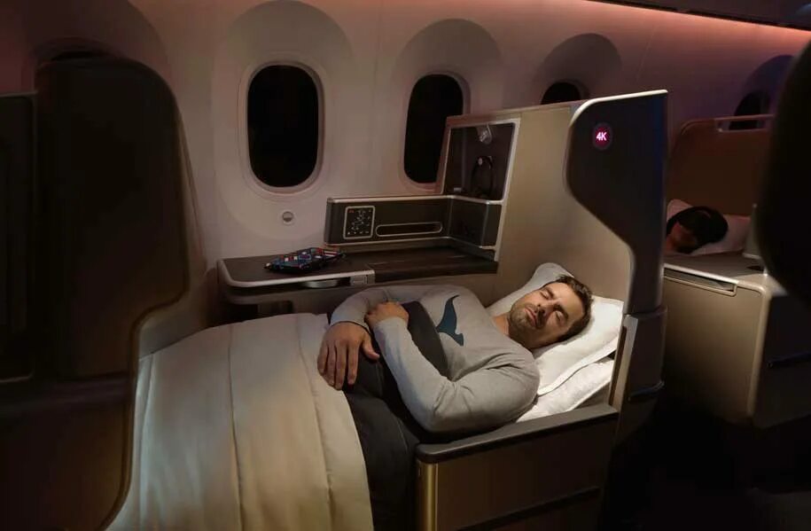 Класс самолета фото Qantas now flies its Dreamliner to Hong Kong - Business Traveller