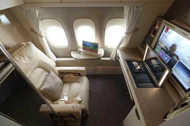 Класс самолета фото Emirates New First Class Suites on B777 Aircraft interiors, Private jet interior