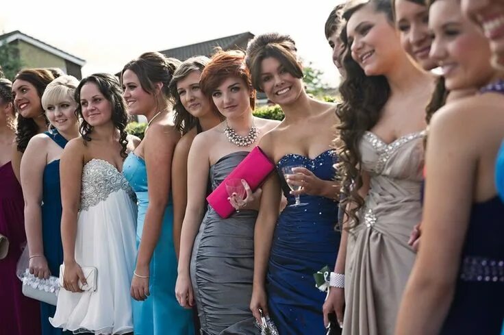 Классе платье фото Going To Prom Alone? 7 Reasons Why Not Having A Date Is The Best Decision You'll