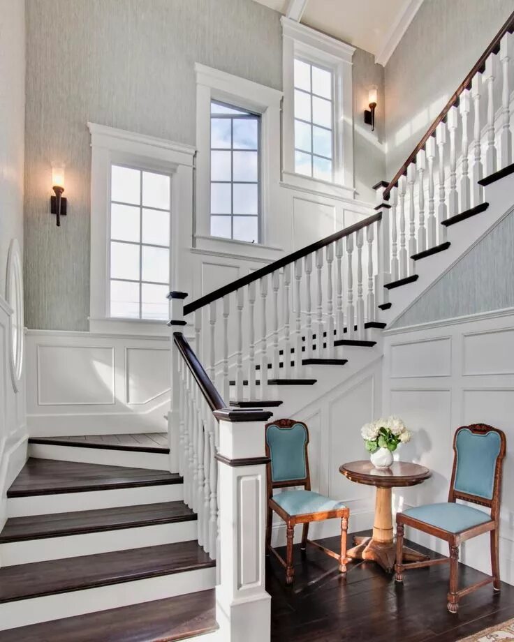 Классическая лестница фото Traditional Staircase with Casement Windows Staircase design, Stairway design, S