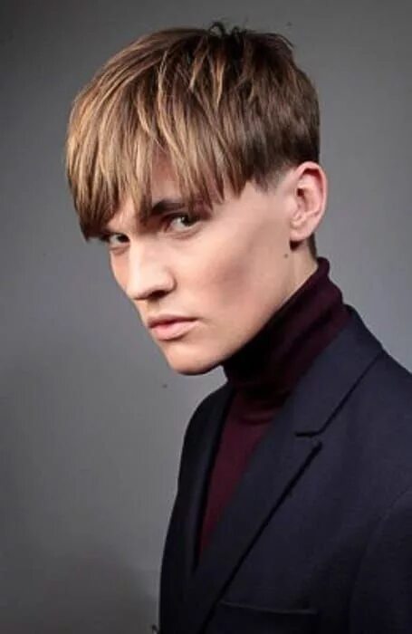 Классическая мужская стрижка с челкой 20 Stylish Bowl Haircuts for Men Two block haircut, Fringe haircut, Mens hairsty