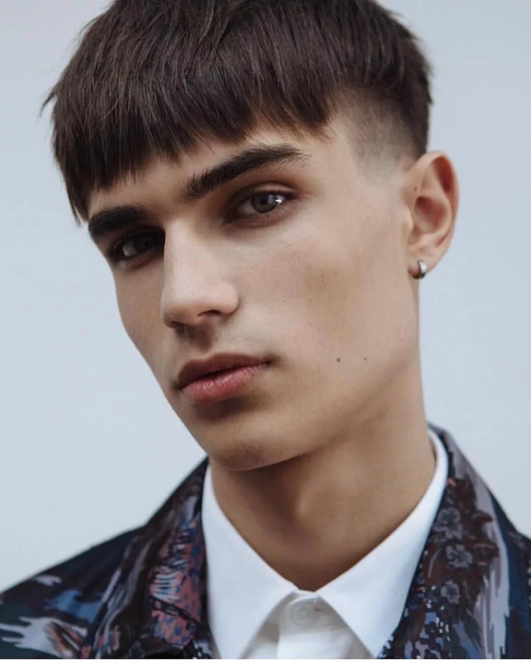 Классическая мужская стрижка с челкой Men's Haircuts 2023 Mens hairstyles medium, Hipster hairstyles, Mens hairstyles 