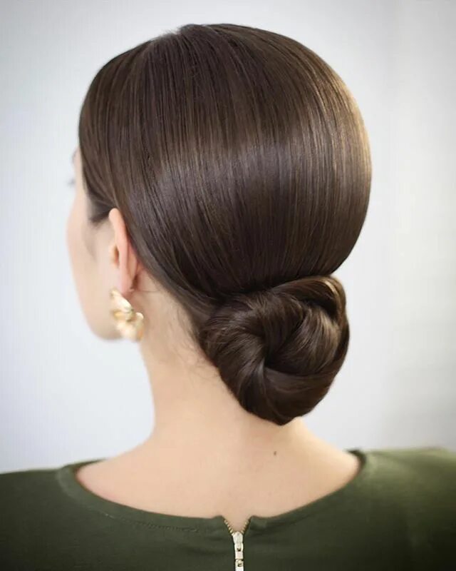 Классическая прическа Lena Bogucharskaya (@lenabogucharskaya) * Fotos y vídeos de Instagram Hair bun t