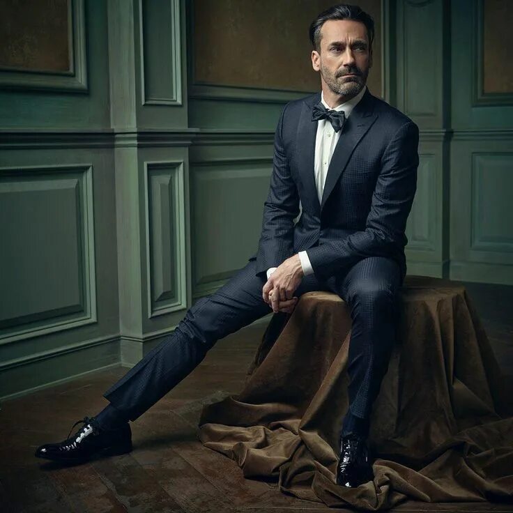 Классическая студия фото Vanity Fair on Instagram: "Dapper Don Draper! Jon Hamm poses for @markseliger in