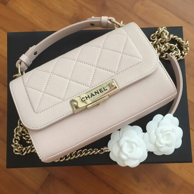 Классическая сумочка Chanel Click Label Shoulder Bag Bags, Shoulder bag, Bags designer fashion