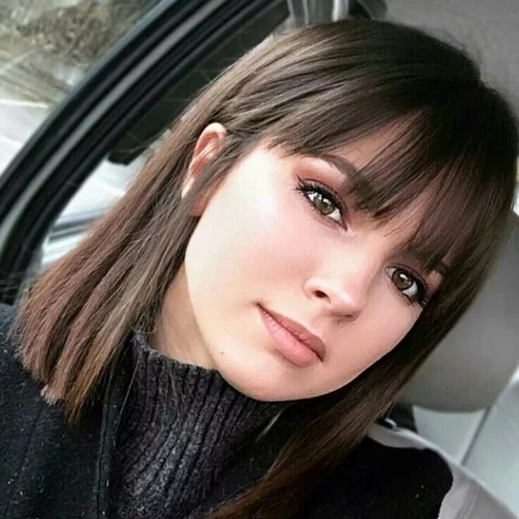 Классические челки фото Épinglé sur hair with bangs Nouvelles coiffures, Coupes de cheveux avec frange, 