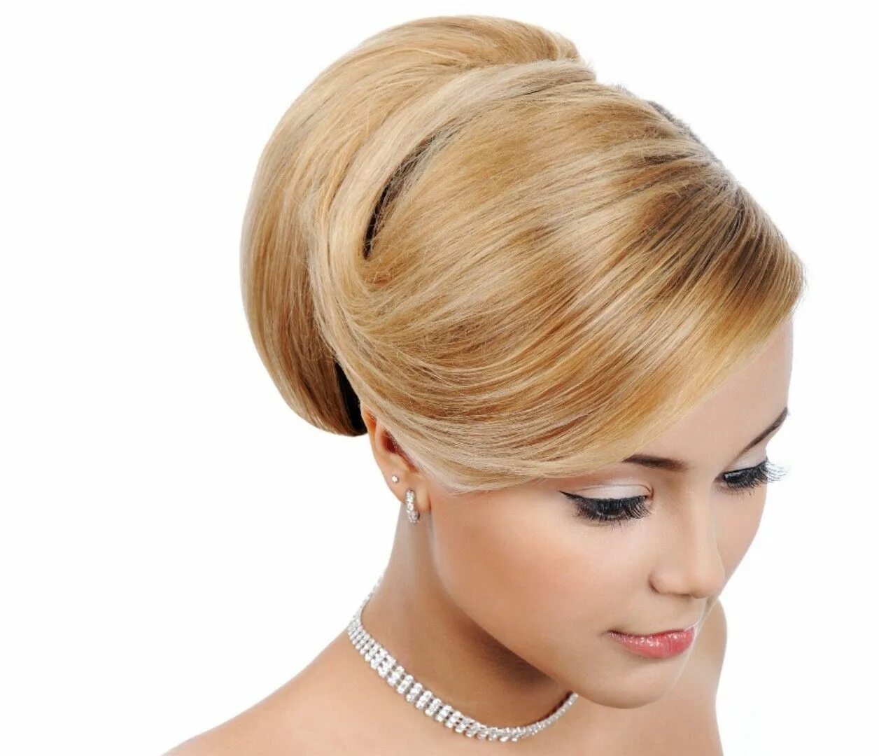 Классические прически на длинные волосы Babette wallpaper Hair wallpaper Winter wedding hair, Pageant hair, Hair picture