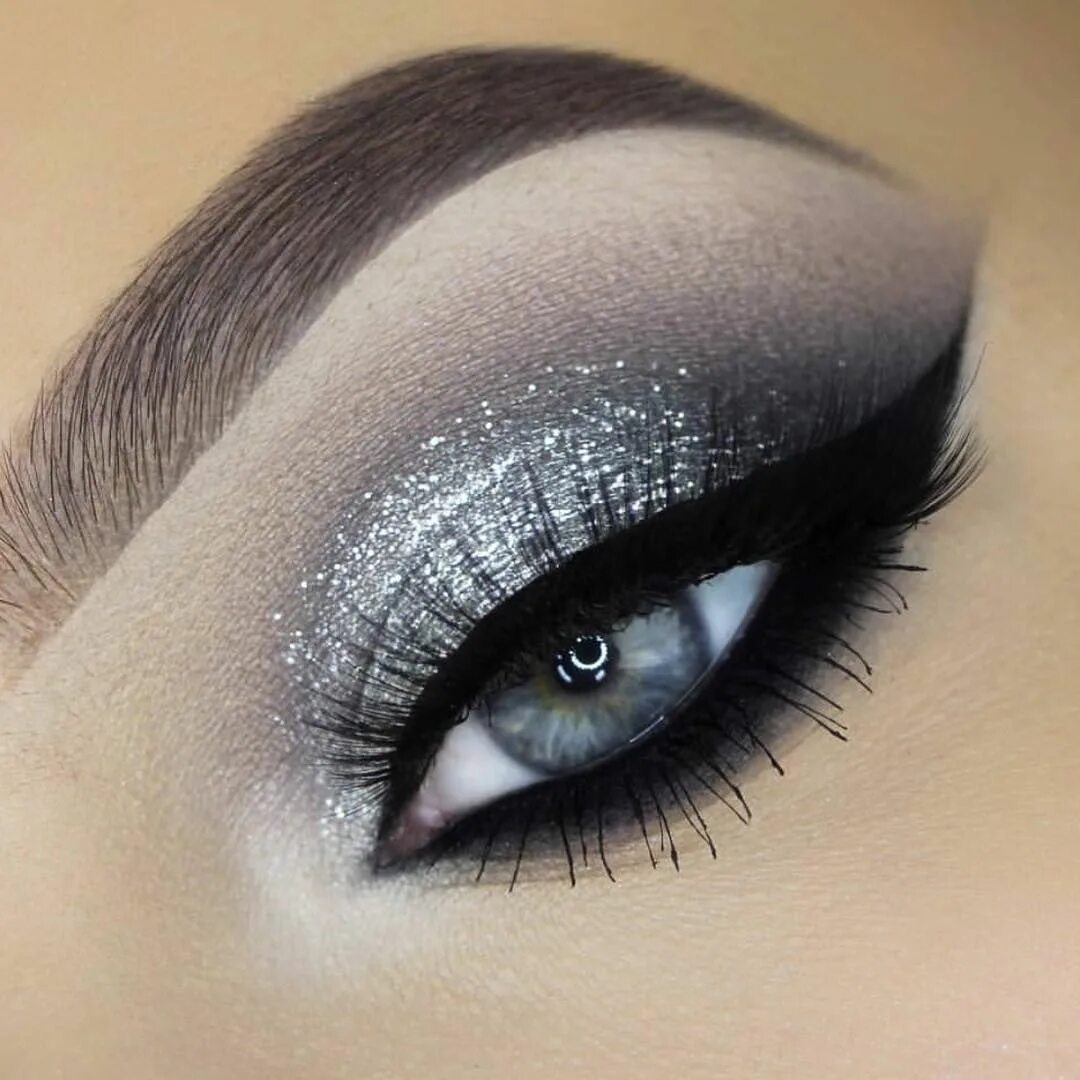 Классический макияж глаз Ideas de maquillaje con glitter Silver eye makeup, Eyeshadow makeup, Eye makeup 