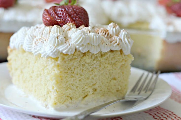 Классический рецепт торта три молока фото The Best Tres Leches Cake Recipe - My Latina Table Mexican dessert, Tres leches 