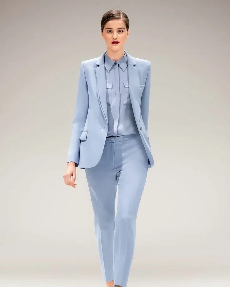 Классический стиль женской одежды Modern Suiting: For Fall/Winter 2017, ESCADA moves the modern woman effortlessly