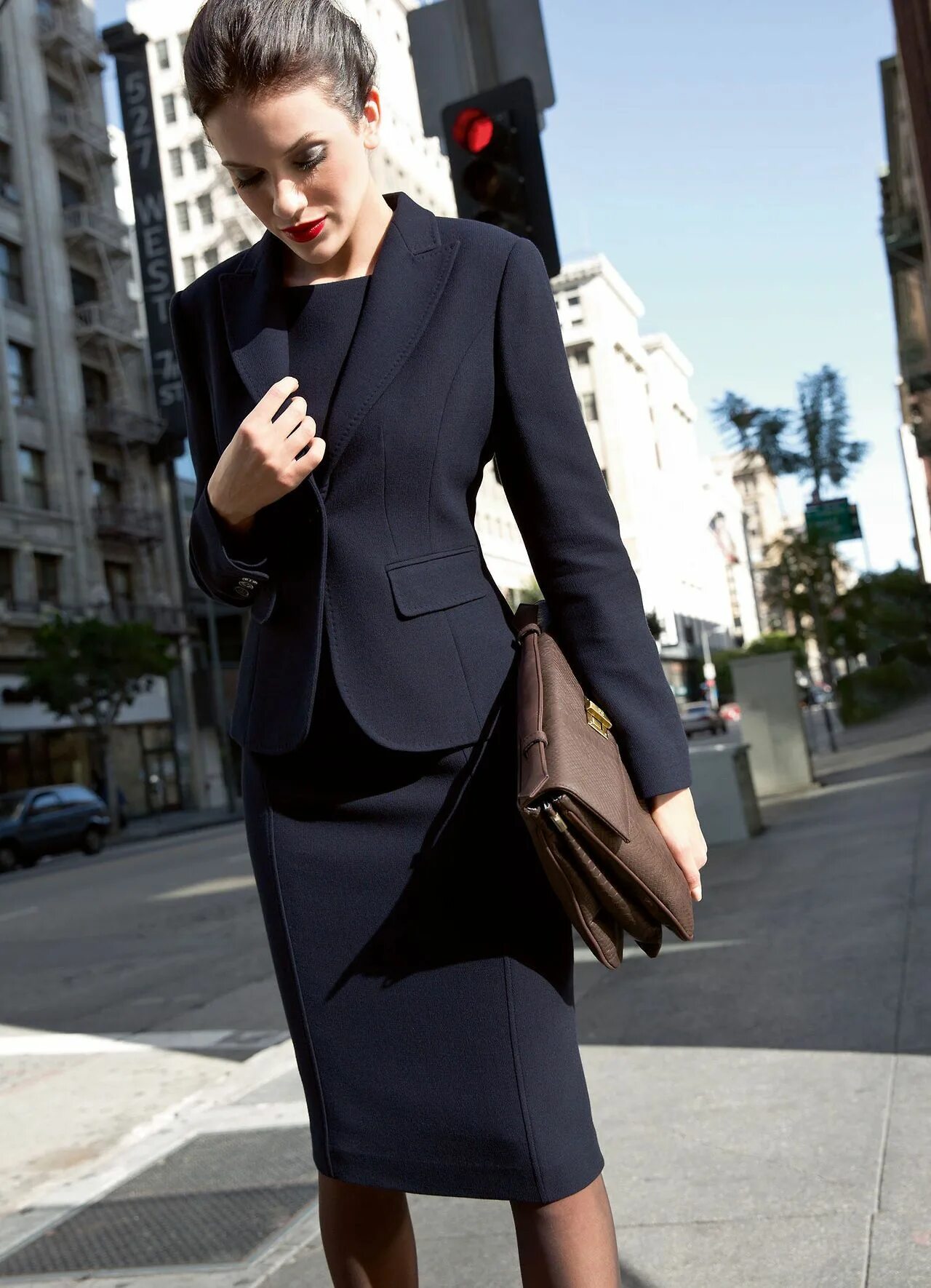 Классический женский стиль Skirt suits, uniforms, amazing dresses... Mode für frauen, Business kleidung dam