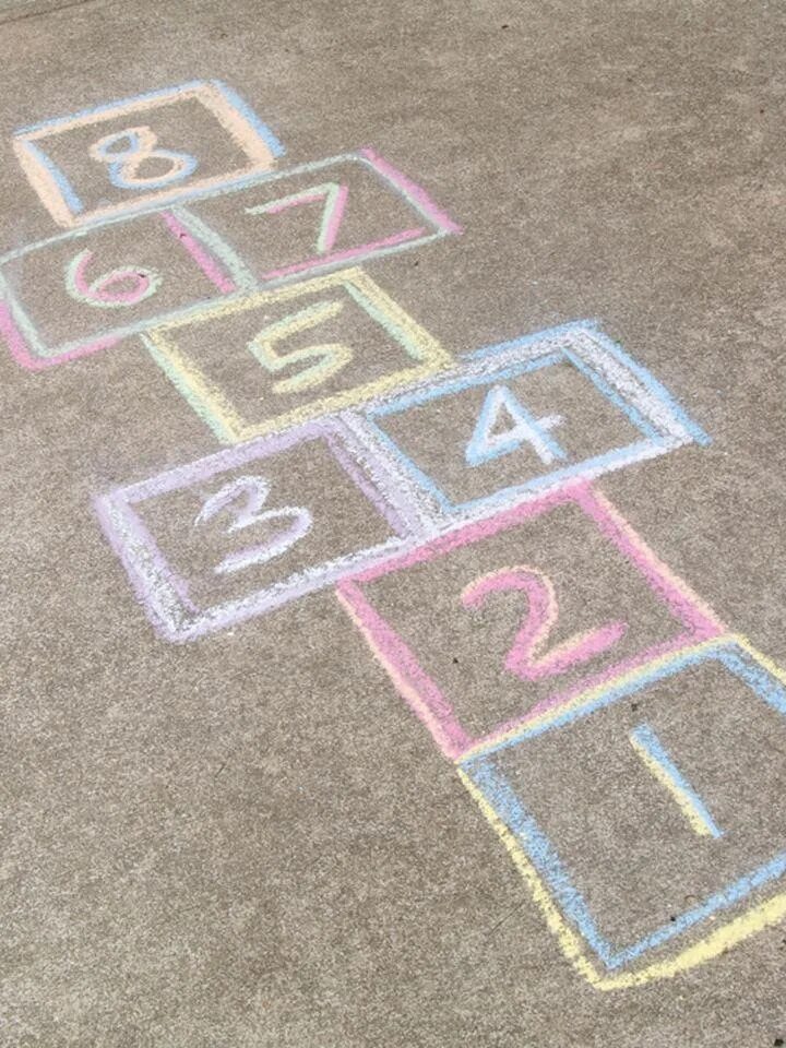 Классики игра на асфальте фото Hopscotch Childhood memories, Memories, Hopscotch