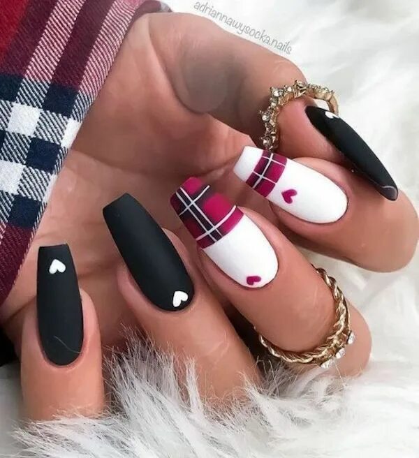 Классные ногти фото Red and Black Nail Art - A Bold and Stylish Statement Art and Design Nail design