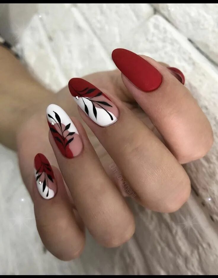 Классный красный маникюр Pin on Миндальная форма(идеи маникюра) Stylish nails, Gel nails, Nail designs