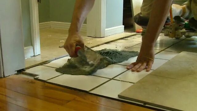 Класть плитку фото How to Lay Tile Over a Tile Floor - Today's Homeowner How to lay tile, Tile floo