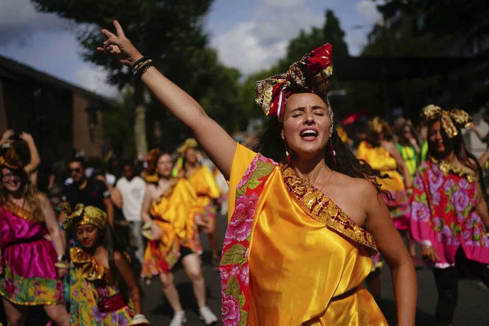 Клава карнавал фото Notting Hill Carnival returns to London streets after hiatus