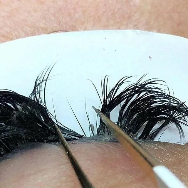 Клещи на ресницах человека фото Sum up this photo with one word. Thank you to @lash_studio_zodiak For sharing #R