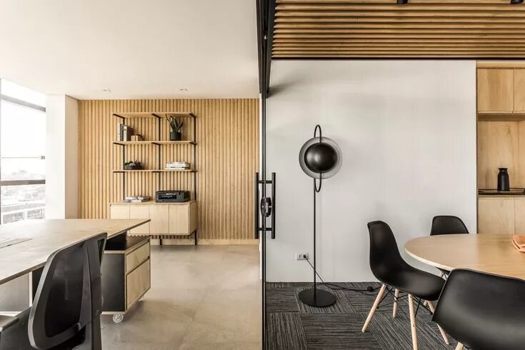 Клиенты дизайн студии Solo Arquitetos softens Brazilian office space with light wood details Office in