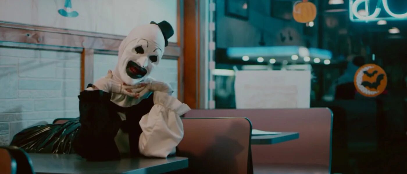 Клоун арт фото из фильма Ужасающий (2016) - Terrifier - актеры и роли - Дэвид Говард Торнтон - голливудск