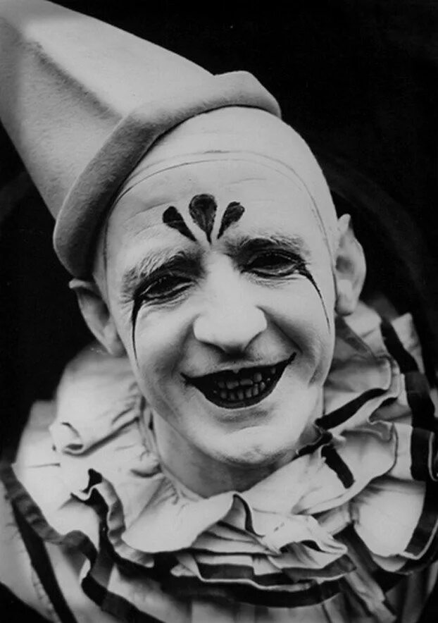 Клоун черно белое фото Vintage clown makeup ideas 94 in 2019 Vintage clown, Vintage circus, Circus clow