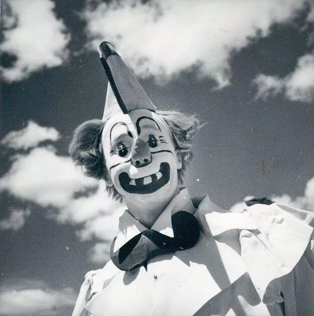 Клоун черно белое фото 21 Vintage Clown Photos That Will Make Your Skin Crawl Creepy vintage, Clown pho