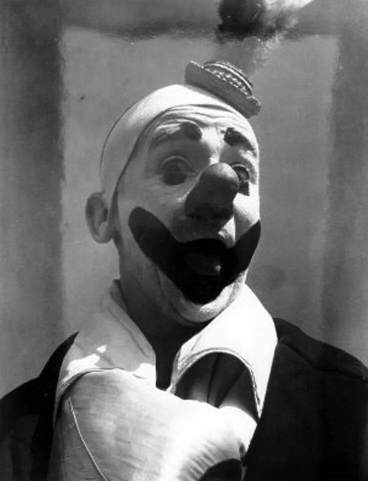 Клоун черно белое фото Vintage clown, Clown images, Creepy clown