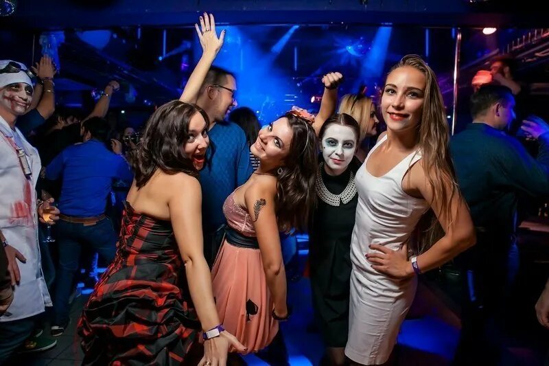 Клуб доллс в москве в 90 фото Halloween в стиле 90-х
