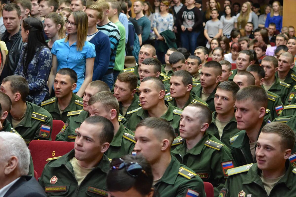 Клуб двоку фото Встреча курсантов ДВОКУ с космонавтами Алексеем Леоновым и Валентиной Терешковой