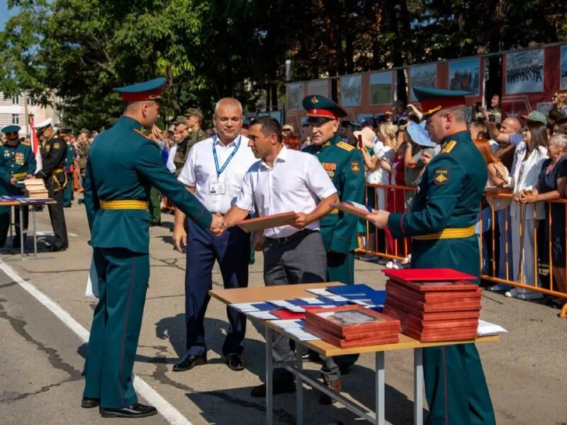 Клуб двоку фото В Благовещенске "отгремел" 111 выпускной ДВОКУ